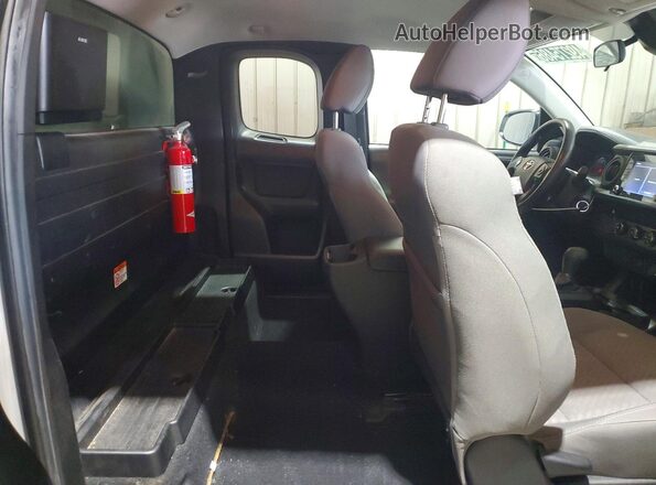 3TYRX5GN4MT025783 2021 TOYOTA TACOMA White Vista de los asientos traseros