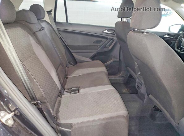 3VV0B7AX0JM157381 2018 VOLKSWAGEN TIGUAN Black Вид задньої частини салону
