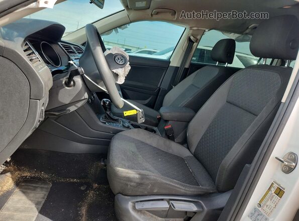 3VV0B7AX2LM069385 2020 VOLKSWAGEN TIGUAN White Widok wnętrza z przodu
