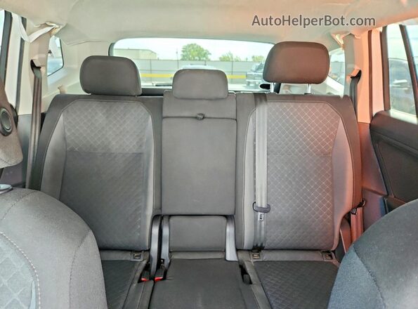 3VV0B7AX2LM069385 2020 VOLKSWAGEN TIGUAN White Widok tylnych siedzeń