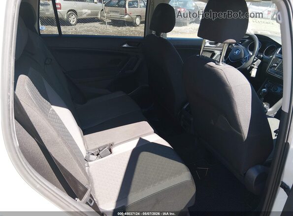 3VV0B7AX6JM078538 2018 VOLKSWAGEN TIGUAN White VIN կոդի պիտակի տեսք