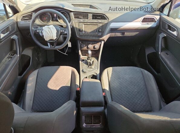 3VV0B7AX8JM018454 2018 VOLKSWAGEN TIGUAN Blue Vista del salpicadero