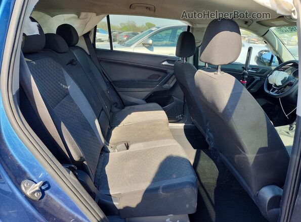 3VV0B7AX8JM018454 2018 VOLKSWAGEN TIGUAN Blue Vista interior trasera