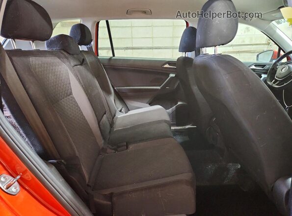 3VV0B7AX8JM079318 2018 VOLKSWAGEN TIGUAN Orange Vista interior trasera