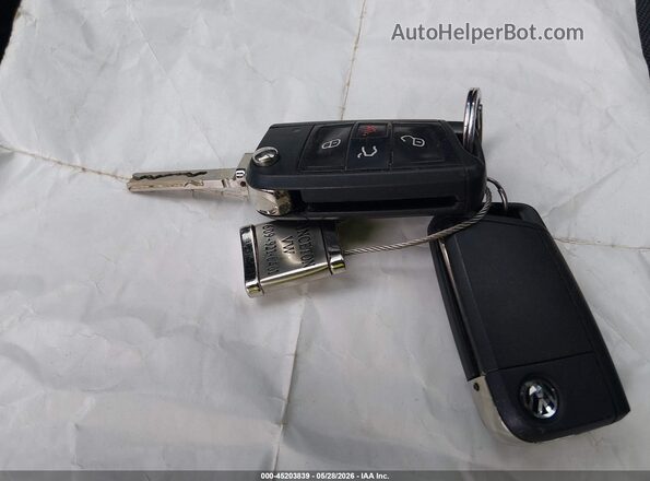 3VV0B7AX9JM089887 2018 VOLKSWAGEN TIGUAN White Առջևի վահանակի տեսք