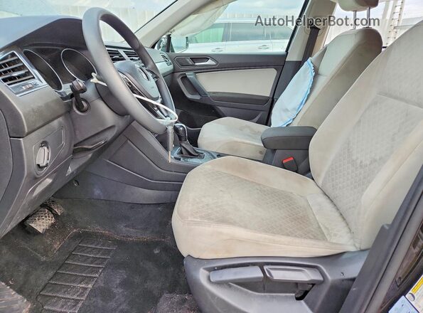 3VV1B7AX2LM076969 2020 VOLKSWAGEN TIGUAN Черный Вид салона спереди