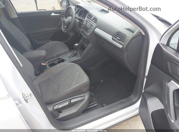 3VV1B7AX5JM017976 2018 VOLKSWAGEN TIGUAN White წინა სალონის ხედი