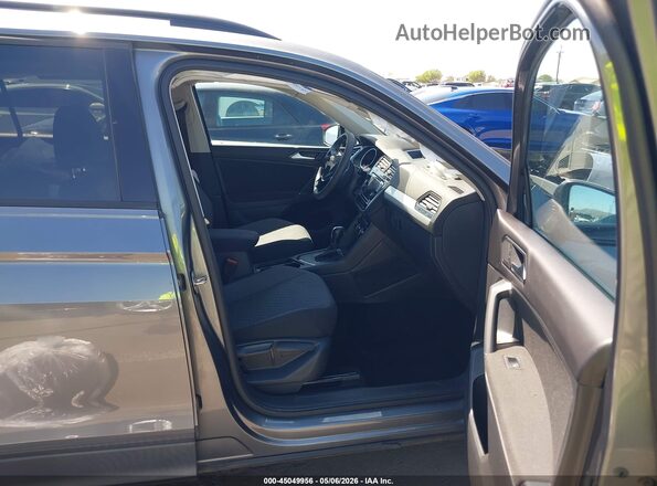3VV1B7AX7JM091044 2018 VOLKSWAGEN TIGUAN Gray Widok wnętrza z przodu