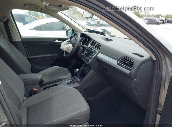 3VV1B7AX7MM040051 2021 VOLKSWAGEN TIGUAN Gray Front interior view