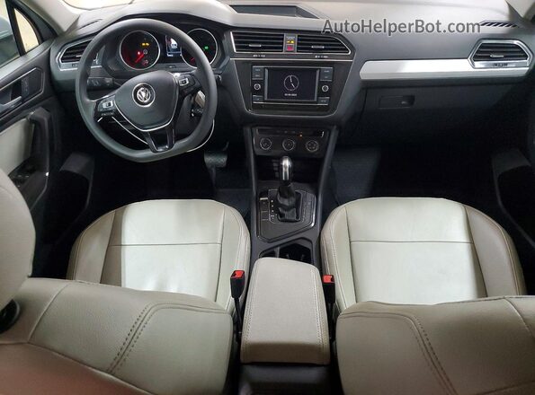 3VV1B7AX9JM035140 2018 VOLKSWAGEN TIGUAN Gray Vista del salpicadero