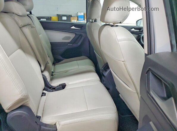 3VV1B7AX9JM035140 2018 VOLKSWAGEN TIGUAN Gray Vista interior trasera