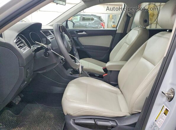 3VV1B7AX9JM035140 2018 VOLKSWAGEN TIGUAN Gray Vista interior delantera