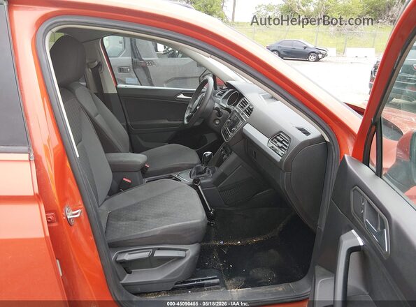 3VV1B7AX9KM054594 2019 VOLKSWAGEN TIGUAN Orange Front interior view
