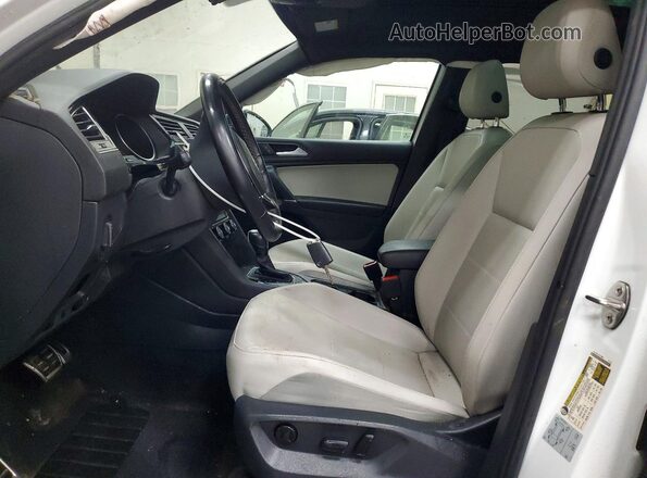 3VV2B7AX0LM135666 2020 VOLKSWAGEN TIGUAN White Вид салону спереду