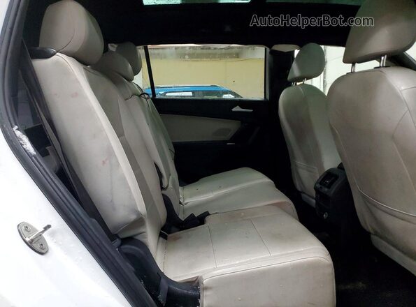 3VV2B7AX0LM135666 2020 VOLKSWAGEN TIGUAN White Вид задньої частини салону