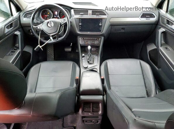 3VV2B7AX1KM063908 2019 VOLKSWAGEN TIGUAN Black Vista del salpicadero