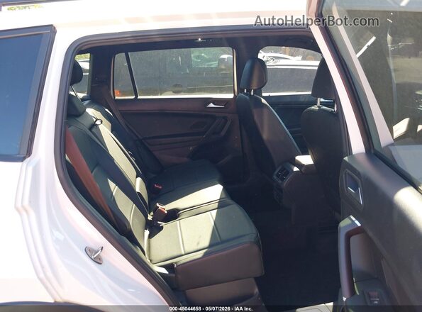 3VV2B7AX1LM162326 2020 VOLKSWAGEN TIGUAN White Widok naklejki z numerem VIN