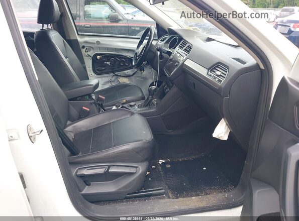 3VV2B7AX2JM053306 2018 VOLKSWAGEN TIGUAN White Front interior view