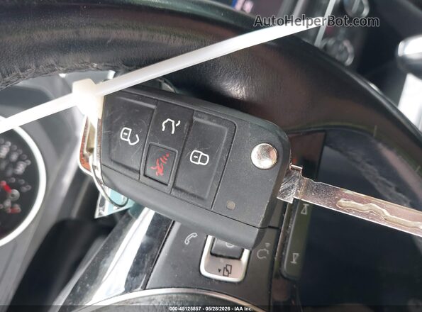 3VV2B7AX2JM053306 2018 VOLKSWAGEN TIGUAN White Dashboard view