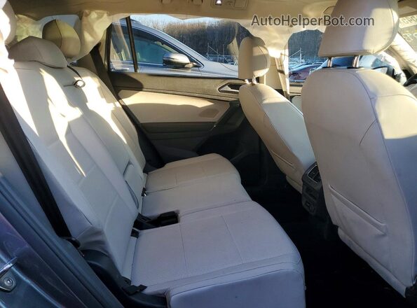 3VV2B7AX2JM157875 2018 VOLKSWAGEN TIGUAN Серый Вид задних сидений