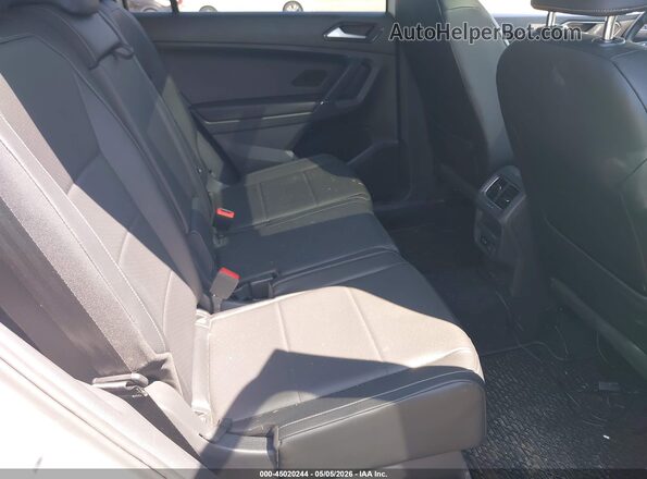 3VV2B7AX3JM145878 2018 VOLKSWAGEN TIGUAN White Widok naklejki z numerem VIN