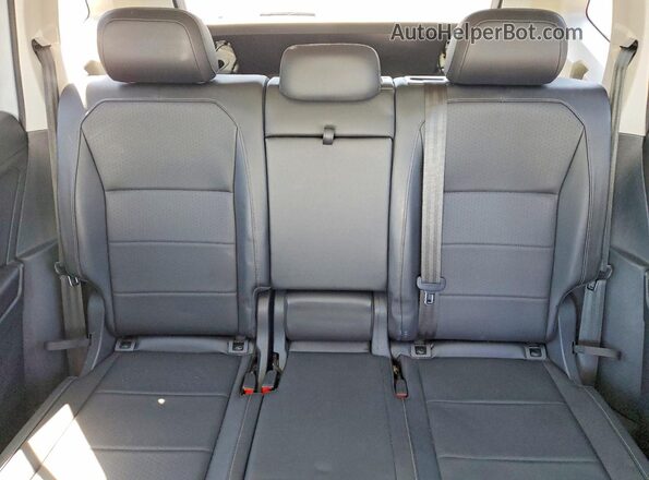 3VV2B7AX3KM048438 2019 VOLKSWAGEN TIGUAN Белый Вид задних сидений