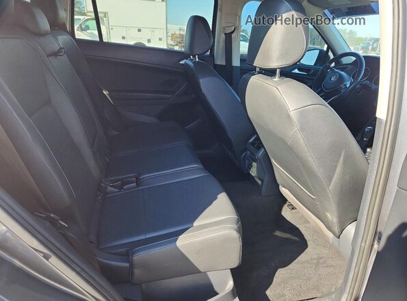 3VV2B7AX4KM098782 2019 VOLKSWAGEN TIGUAN Gray Rear interior view