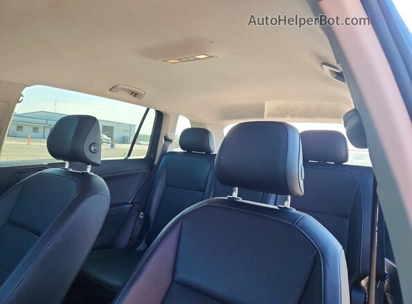 3VV2B7AX4KM098782 2019 VOLKSWAGEN TIGUAN Gray Rear seats view
