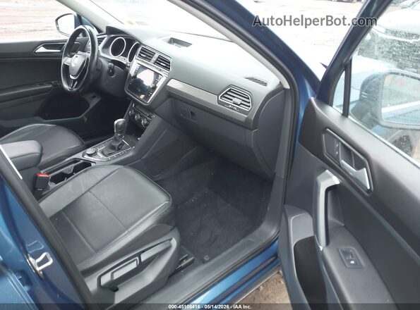 3VV2B7AX6JM026559 2018 VOLKSWAGEN TIGUAN Blue Front interior view