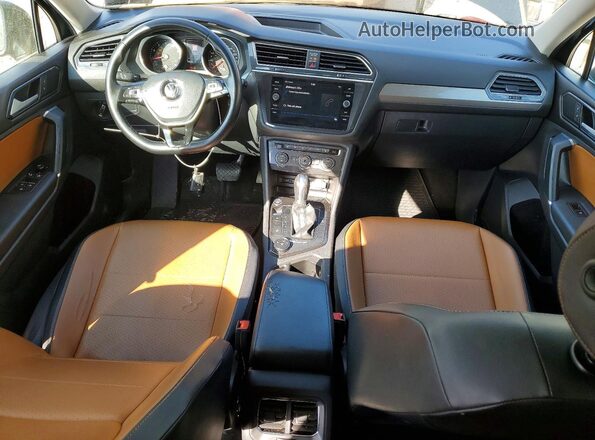 3VV2B7AX6JM150508 2018 VOLKSWAGEN TIGUAN Green წინა პანელის ხედი