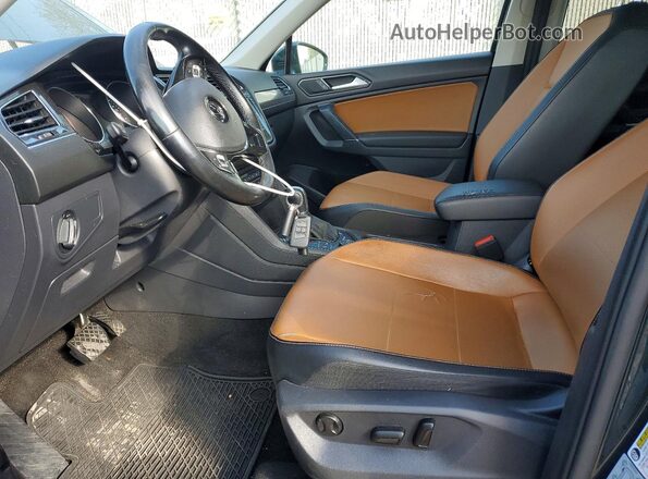 3VV2B7AX6JM150508 2018 VOLKSWAGEN TIGUAN Green წინა სალონის ხედი