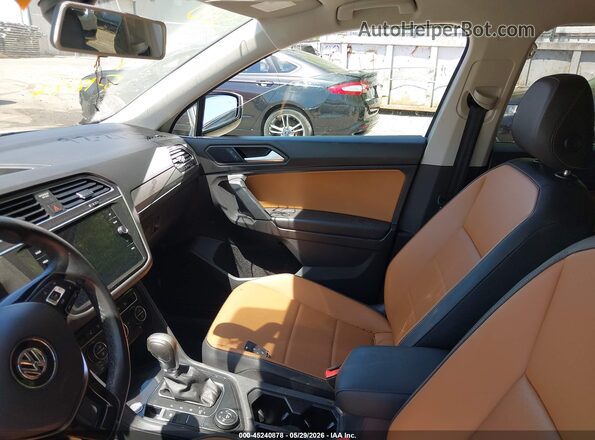 3VV2B7AX6KM176964 2019 VOLKSWAGEN TIGUAN White Widok wnętrza z przodu