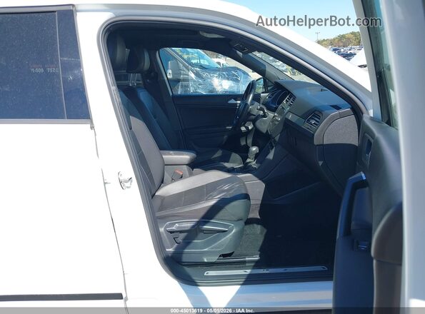 3VV2B7AX6MM062756 2021 VOLKSWAGEN TIGUAN White Front interior view