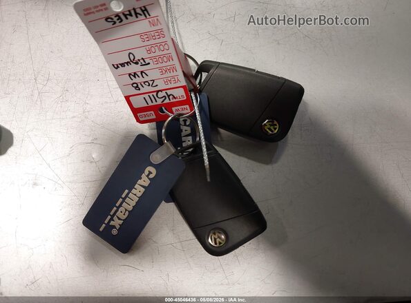 3VV2B7AX7JM012671 2018 VOLKSWAGEN TIGUAN Blue Vista del salpicadero
