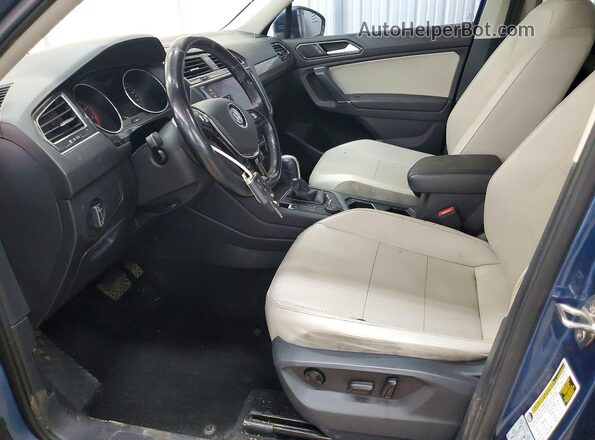 3VV2B7AX7JM122815 2018 VOLKSWAGEN TIGUAN Blue Widok wnętrza z przodu