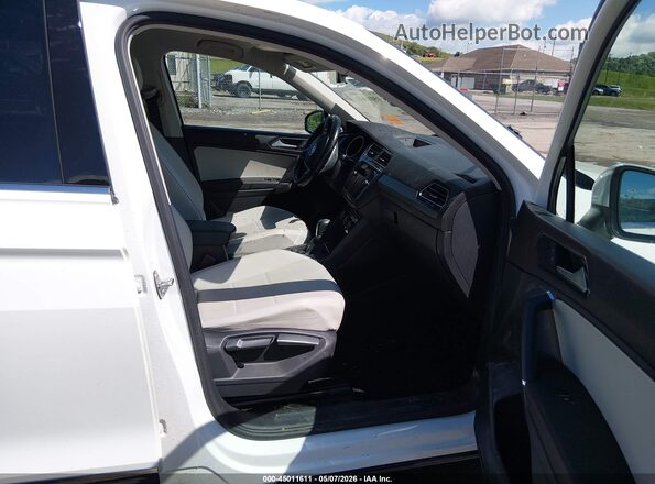 3VV2B7AX7JM152610 2018 VOLKSWAGEN TIGUAN White Widok wnętrza z przodu