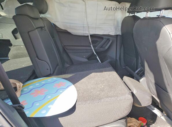 3VV2B7AX7LM109212 2020 VOLKSWAGEN TIGUAN Gray Vista interior trasera
