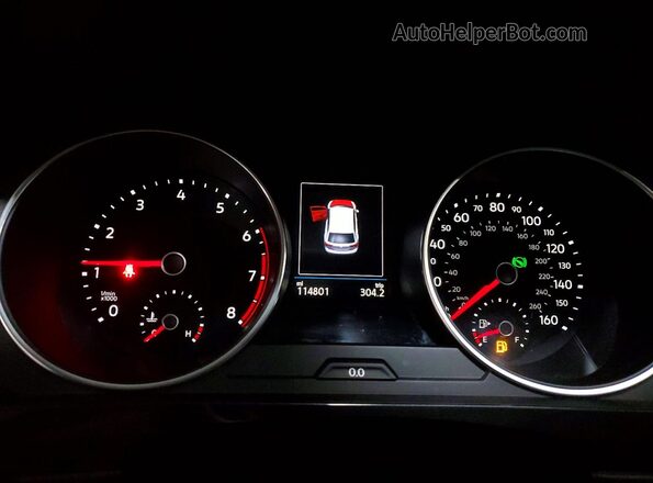 3VV2B7AX8JM097309 2018 VOLKSWAGEN TIGUAN White Widok zestawu wskaźników