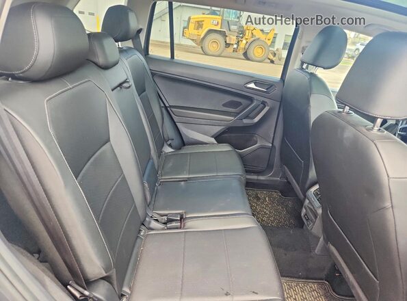 3VV2B7AX8JM157282 2018 VOLKSWAGEN TIGUAN Gray 
