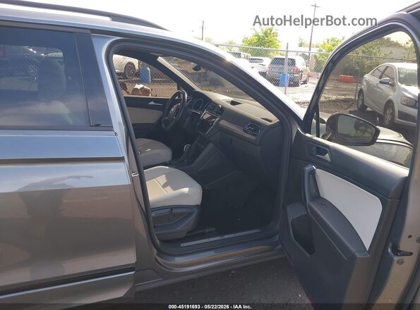3VV2B7AX8MM020010 2021 VOLKSWAGEN TIGUAN Gray Widok wnętrza z przodu