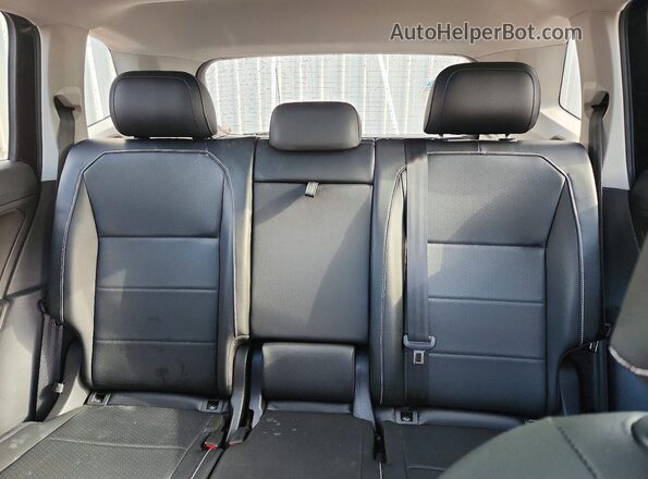 3VV2B7AX8MM072771 2021 VOLKSWAGEN TIGUAN Black Rear seats view