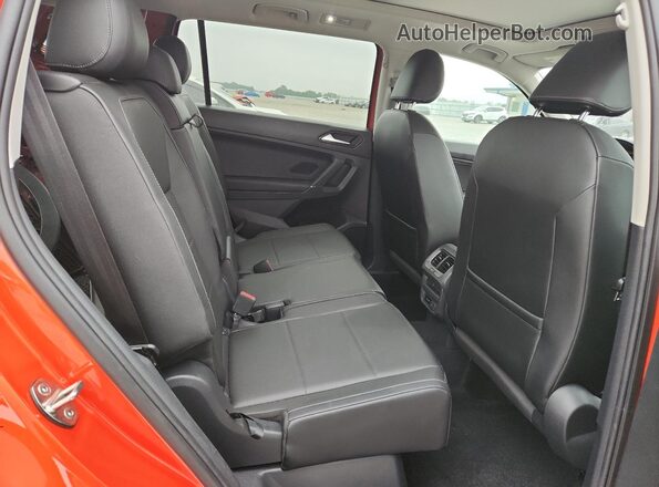 3VV2B7AX9JM190176 2018 VOLKSWAGEN TIGUAN Orange 