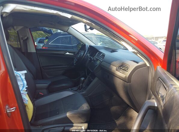 3VV2B7AXXJM106091 2018 VOLKSWAGEN TIGUAN Red Вид салону спереду