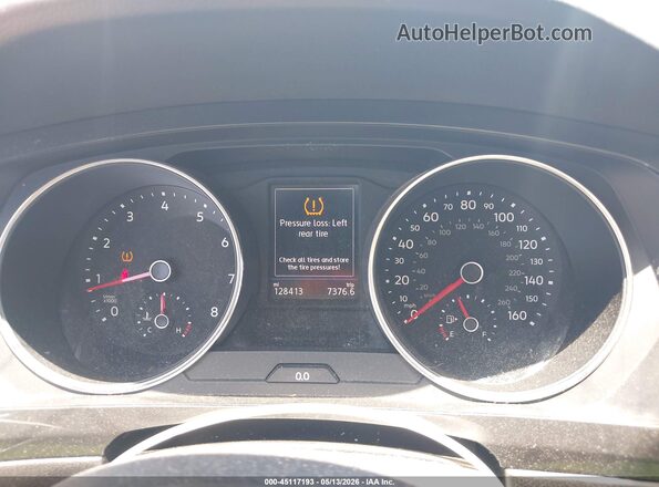 3VV3B7AX0JM061067 2018 VOLKSWAGEN TIGUAN Gray Widok tylnych siedzeń