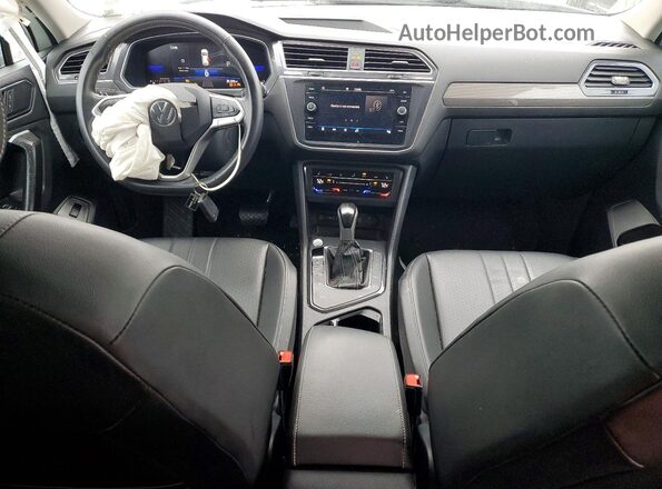 3VV3B7AX1RM043950 2024 VOLKSWAGEN TIGUAN White Widok deski rozdzielczej