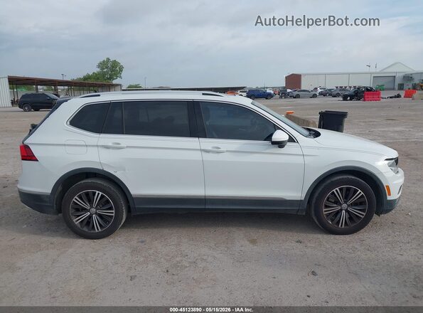 3VV3B7AX2JM039457 2018 VOLKSWAGEN TIGUAN White Вид задньої частини салону