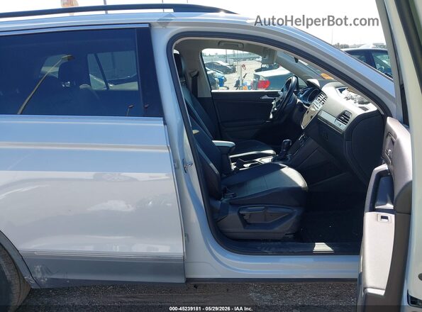 3VV3B7AX2JM078663 2018 VOLKSWAGEN TIGUAN Silver Widok wnętrza z przodu