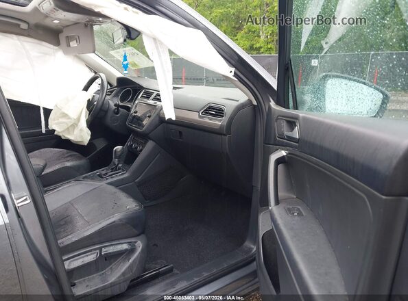 3VV3B7AX2JM169156 2018 VOLKSWAGEN TIGUAN Серый Вид салона спереди