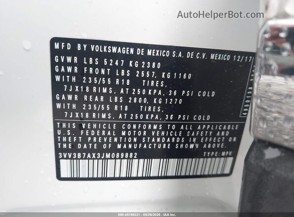 3VV3B7AX3JM089882 2018 VOLKSWAGEN TIGUAN White Vista del compartimento del motor