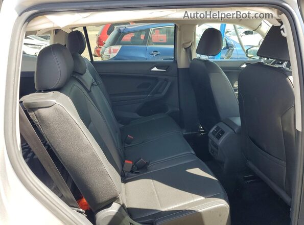 3VV3B7AX4LM013834 2020 VOLKSWAGEN TIGUAN Silver Rear interior view